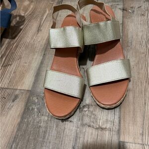 Tommy Bahama Gold Women's Sandals